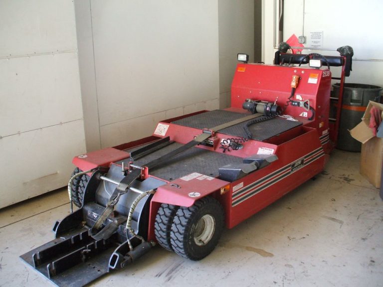 Lektro AP8750A Versatile Aircraft Tug for Diverse Operations